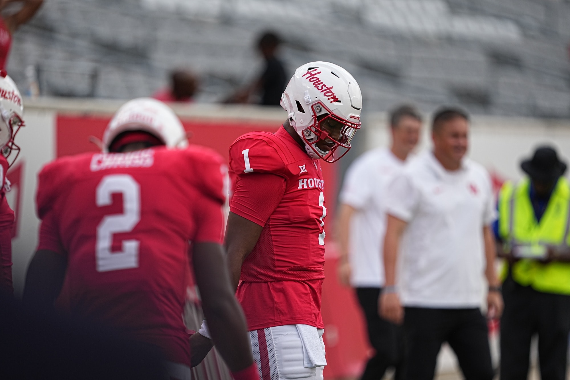 Donovan Smith prepares for the game